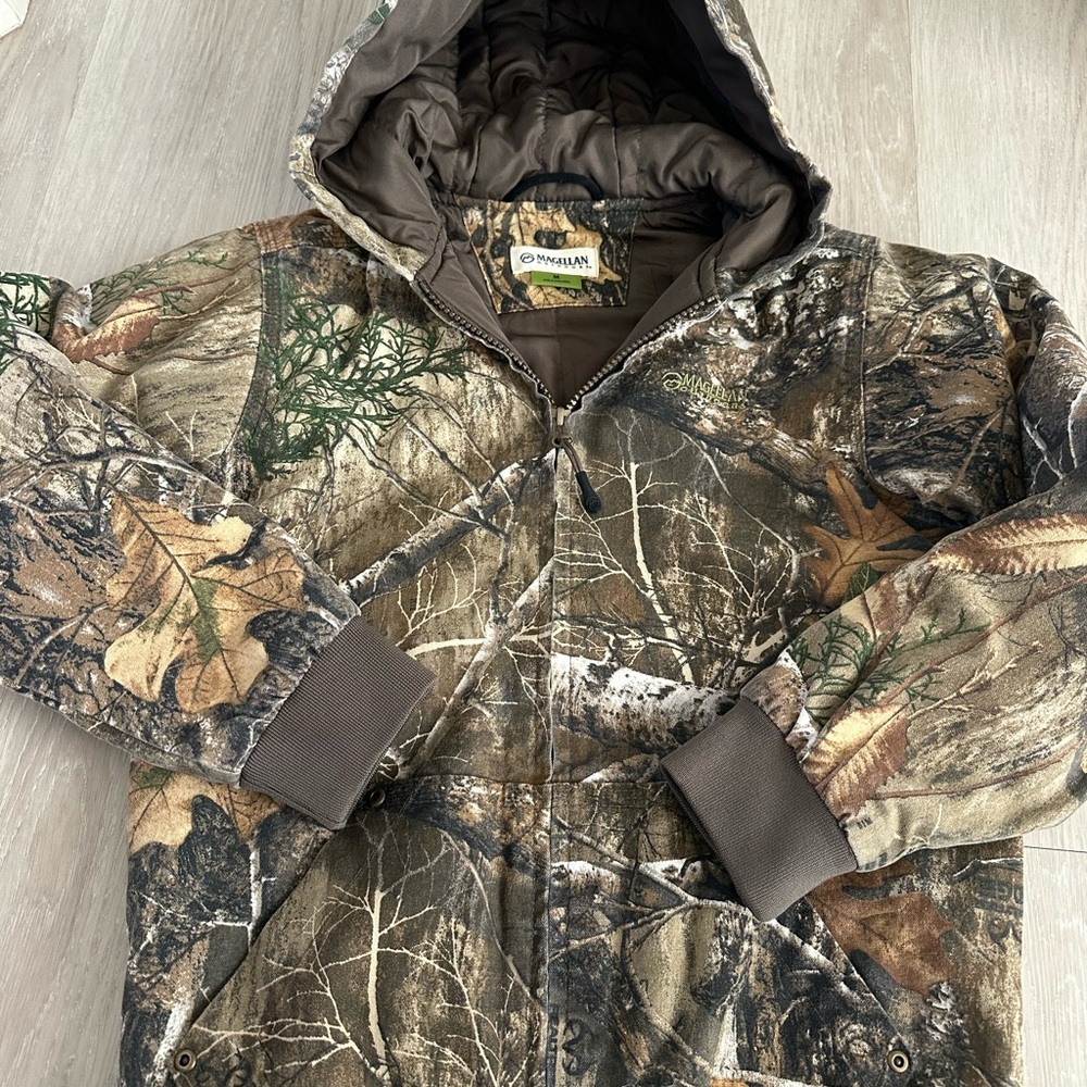 EUC /Like new Magellan insulated “real tree” camo coat. Youth medium.